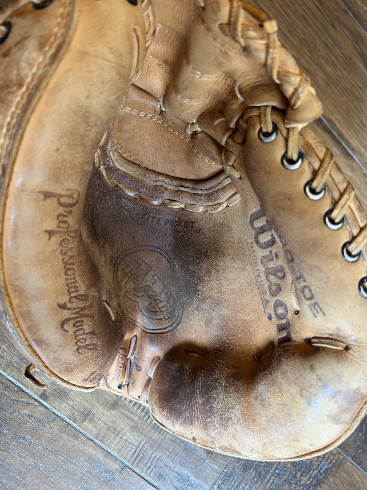 Game Used Auto Tony Peña 1982 Wilson Catchers Mitt Pittsburgh Pirates Photomatch