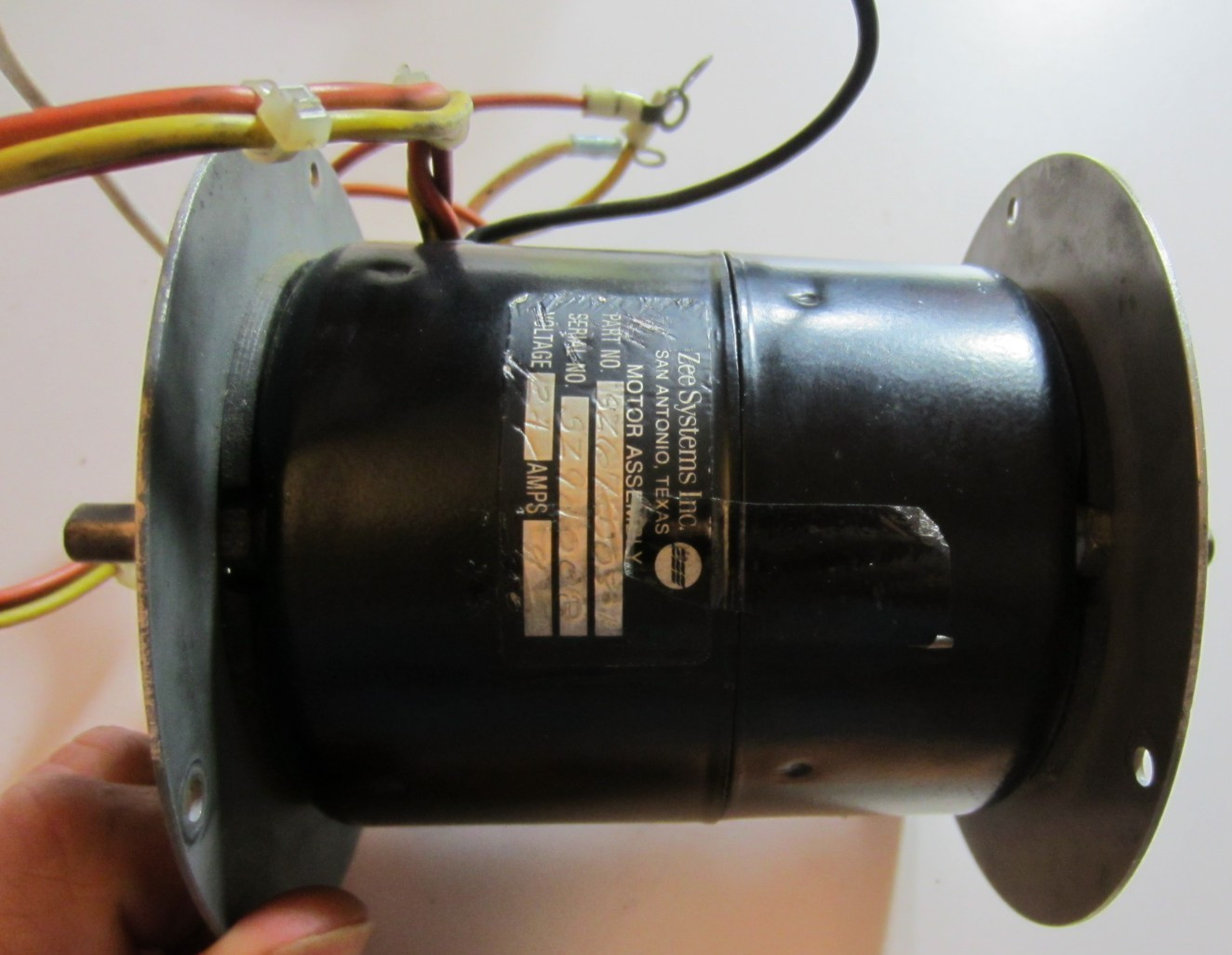 ZEE SYSTEMS MOTOR ASSEMBLY P/N 9Z67-003-1 USED AS REMOVED SPINS FREELY 24 VOLTS