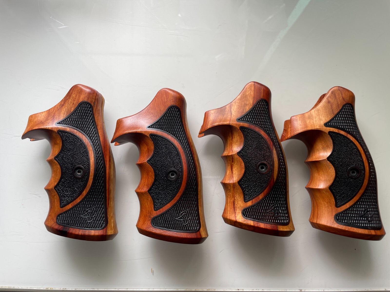 Target Grips For Taurus TRACKER/JUDGE 17 44 627 692 Rough/Checker Two tone wood