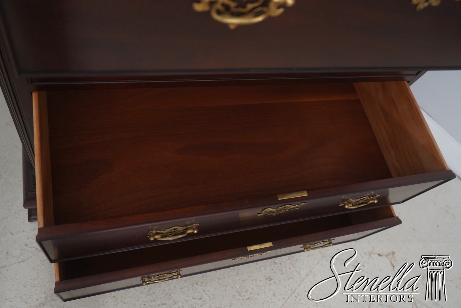 70119: KINDEL National Trust Mahogany Chest On Chest