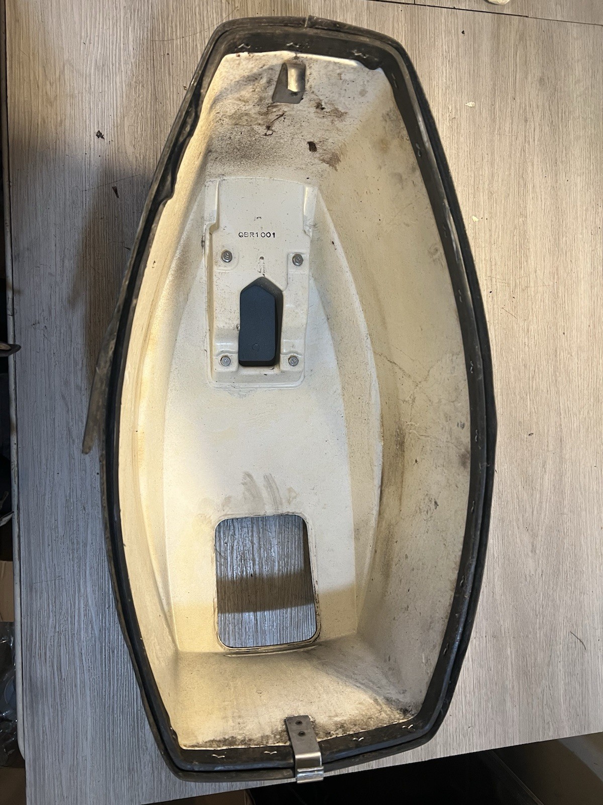 Mariner outboard 30 hp top cowl 9370M