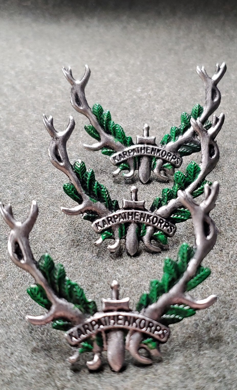 WWI Austro-Hungarian/ German Karpathenkorps (Carpathian) cap badge * Painted