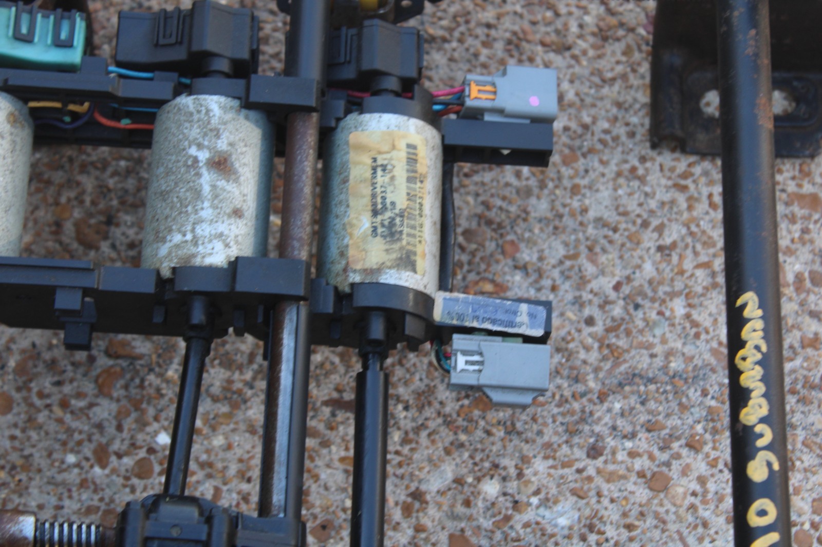 07-14 CHEVY TAHOE SUBURBAN YUKON DRIVER LEFT 2 PLUG POWER SEAT TRACK TAN TRIM