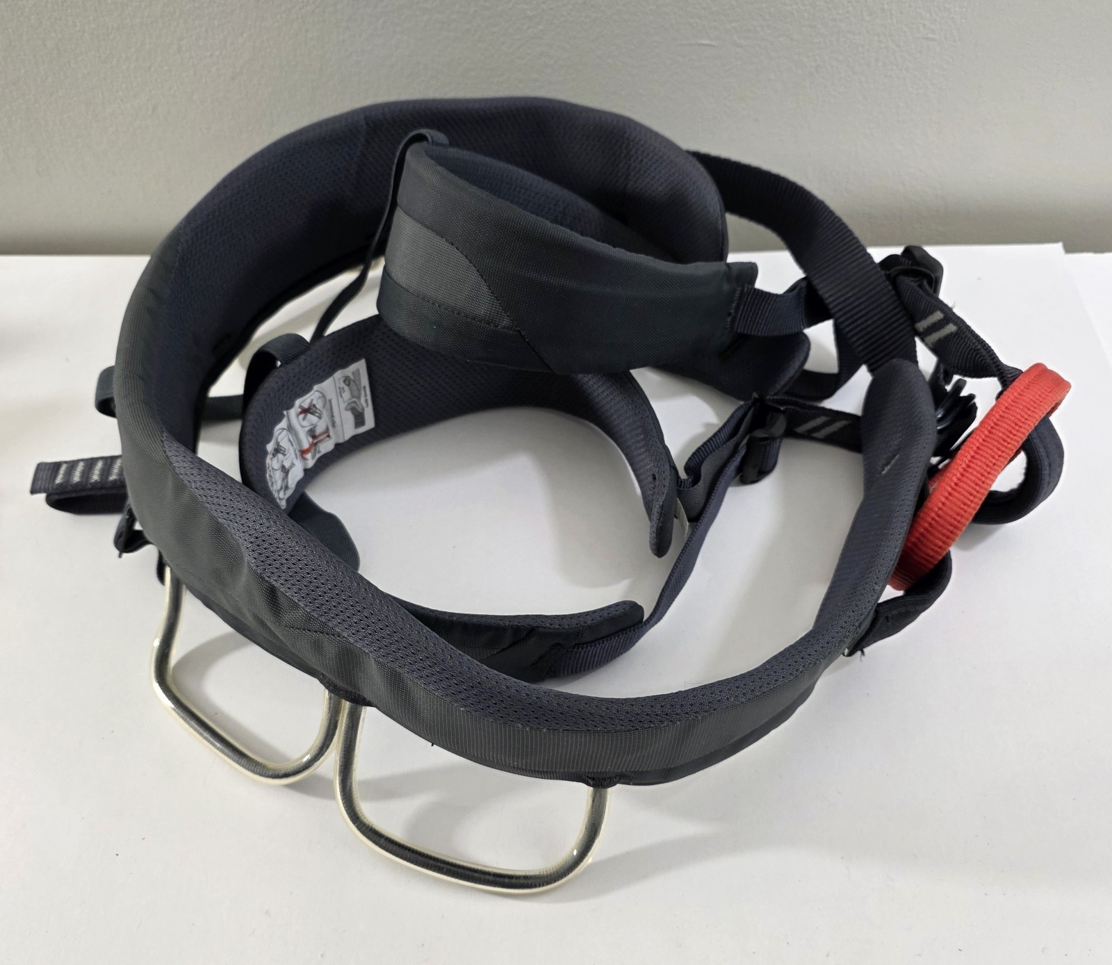 Black Diamond Momentum Climbing Harness Graphite - Size Medium 30"-33"