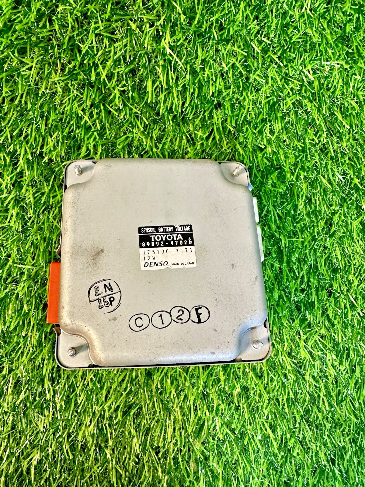 Toyota Prius Hybrid 2010-2015 Bettery Voltage Sensor Control module 89892-47020