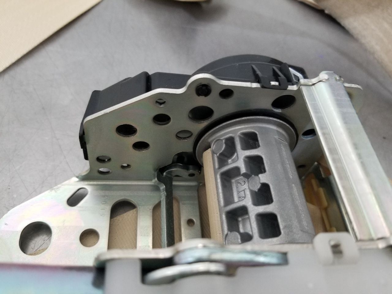 12 2012 LEXUS LS460 FRONT BUCKET SEAT BELT RETRACTOR BEIGE LEFT DRIVER