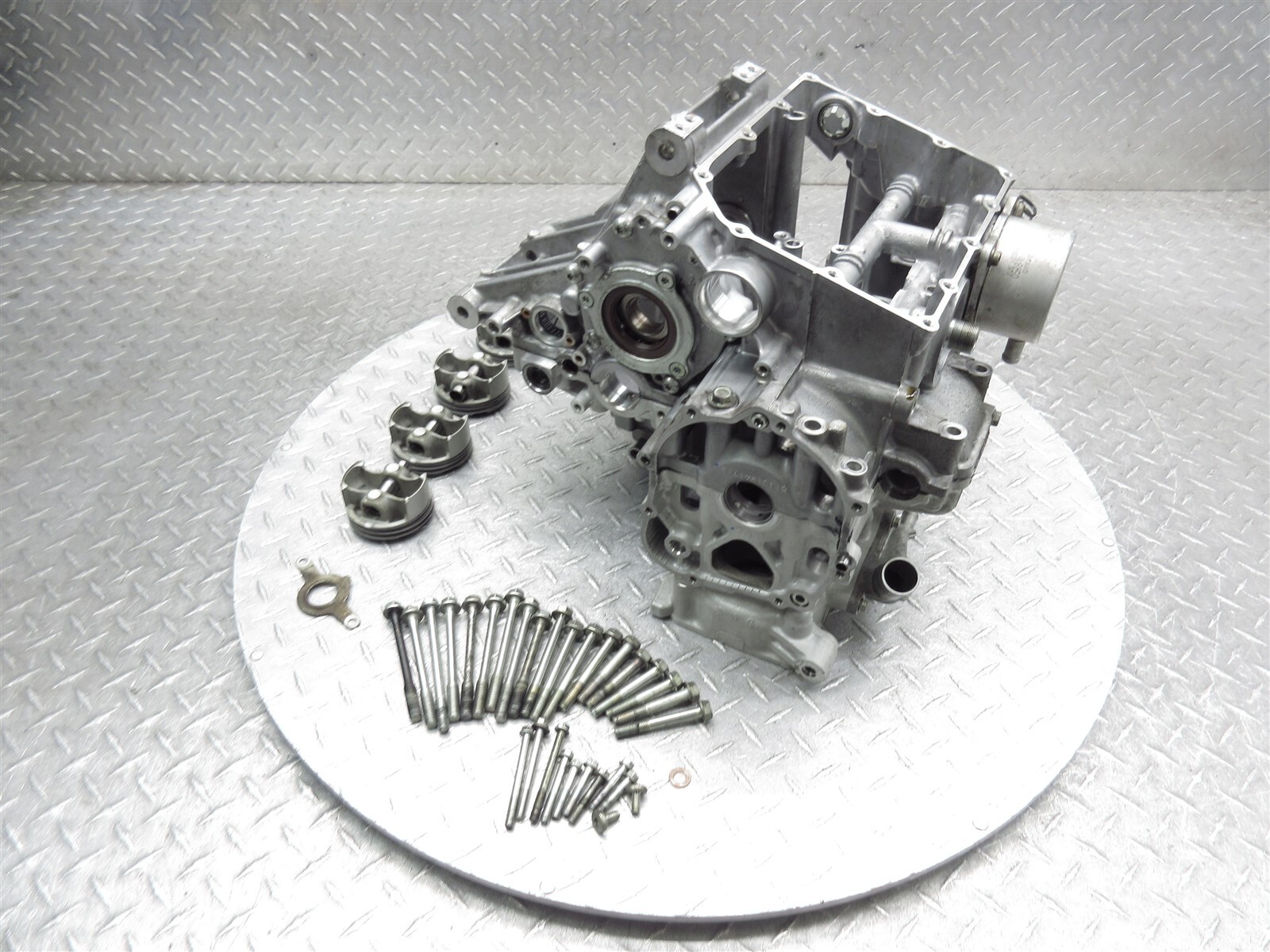 2015 11-20 Suzuki GSXR 750 GSXR750 Crankcase Case Engine Motor Block Piston Lot