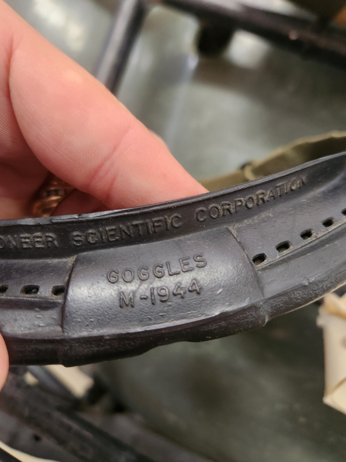 US Army M-1944 Goggles in Original Box w/Spare Len American Optical Company