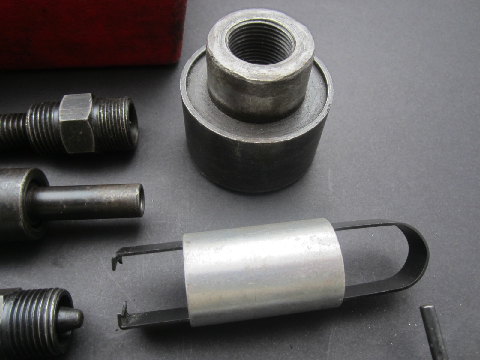 HUGE LOT OF AUTOMOTIVE AIR CONDITIONING TOOLS -- ROBINAIR