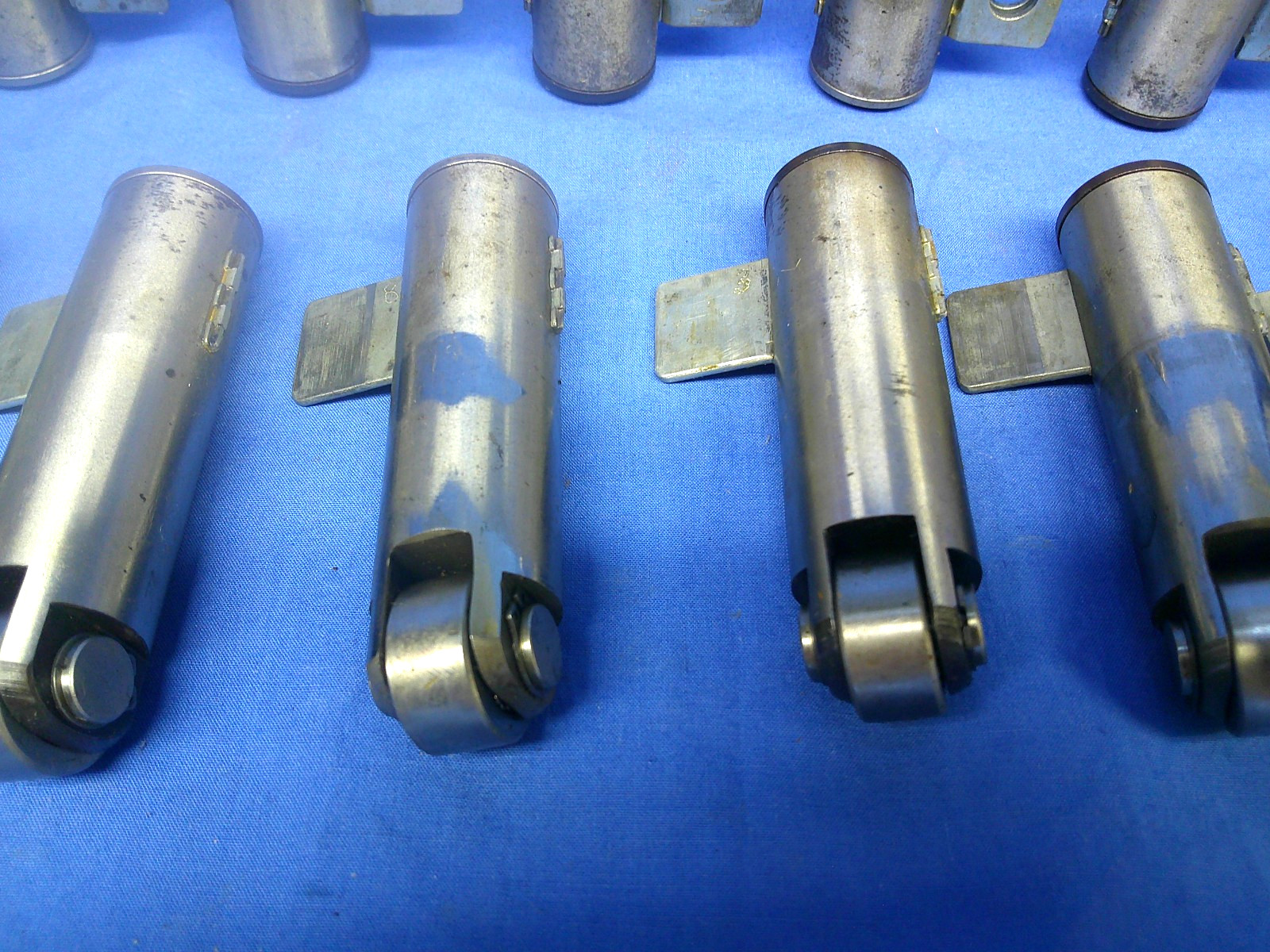 Set of 16 Vintage Buick Nailhead Roller Rockers