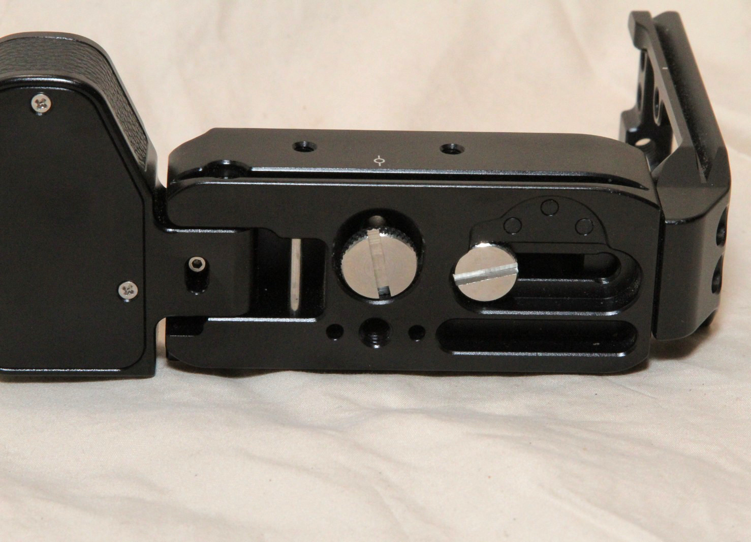 Smallrig Arca Swiss L Grip Tripod plate for Sony A7RIII