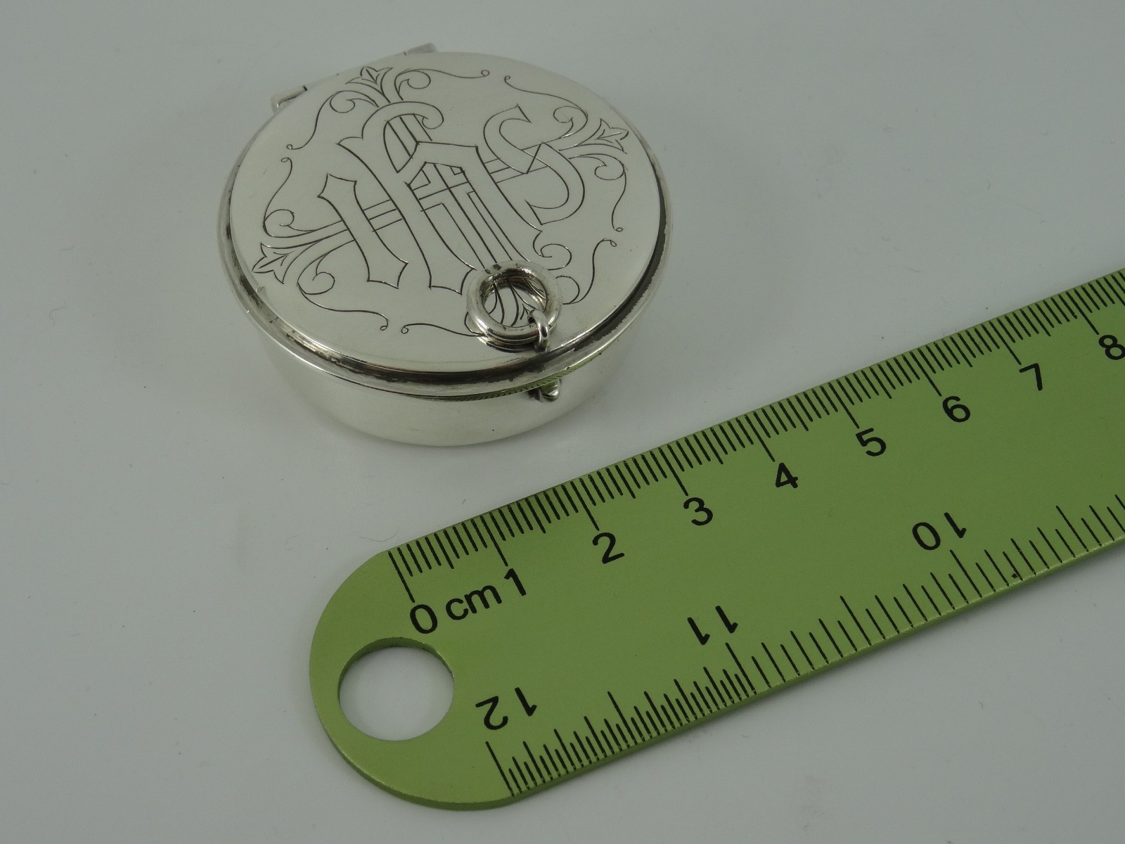 LOVELY EDWARDIAN SOLID STERLING SILVER COMMUNION WAFER BREAD PYX BOX LONDON 1906