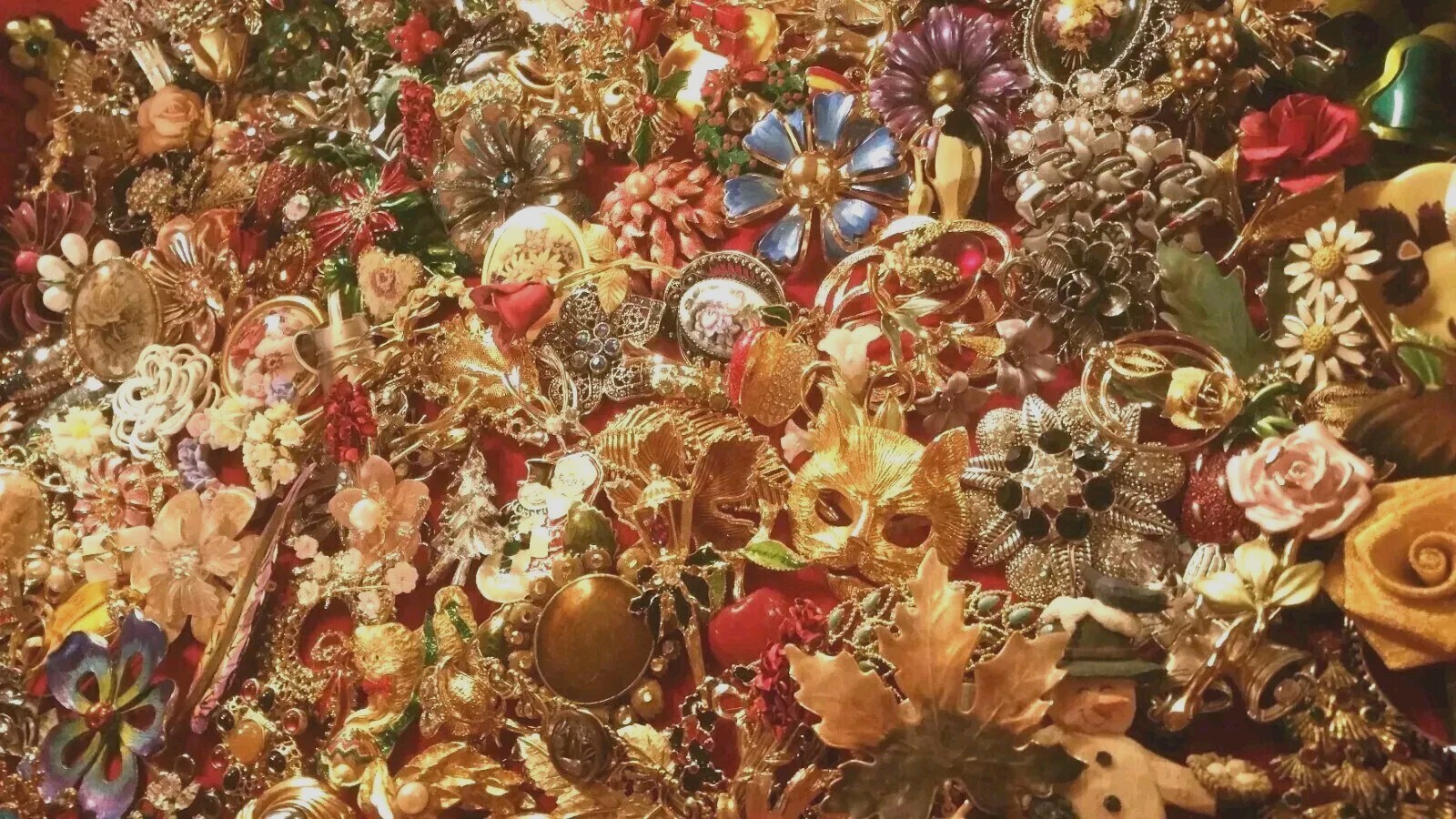 Vintage Costume Jewelry Lots Brooches Signed Unsigned *All Wear*