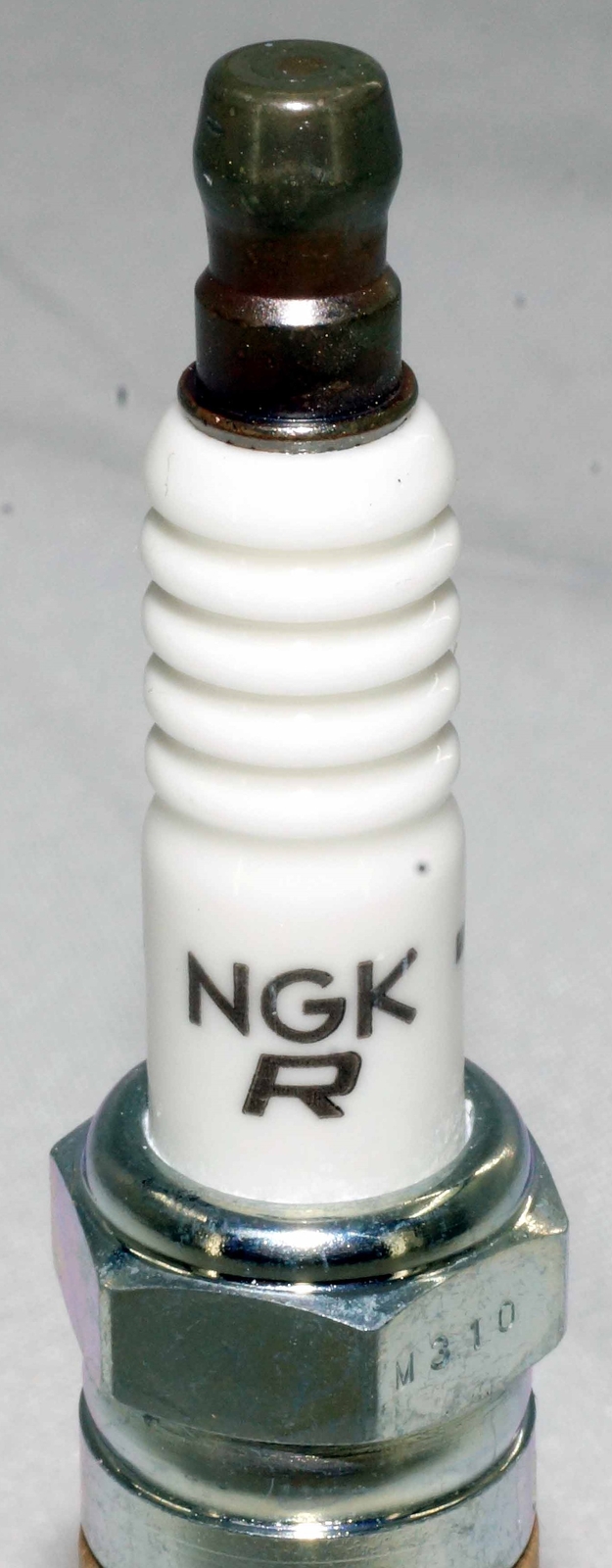 Pack of 8 Genuine NGK 2771 V-Power Spark Plugs UR5