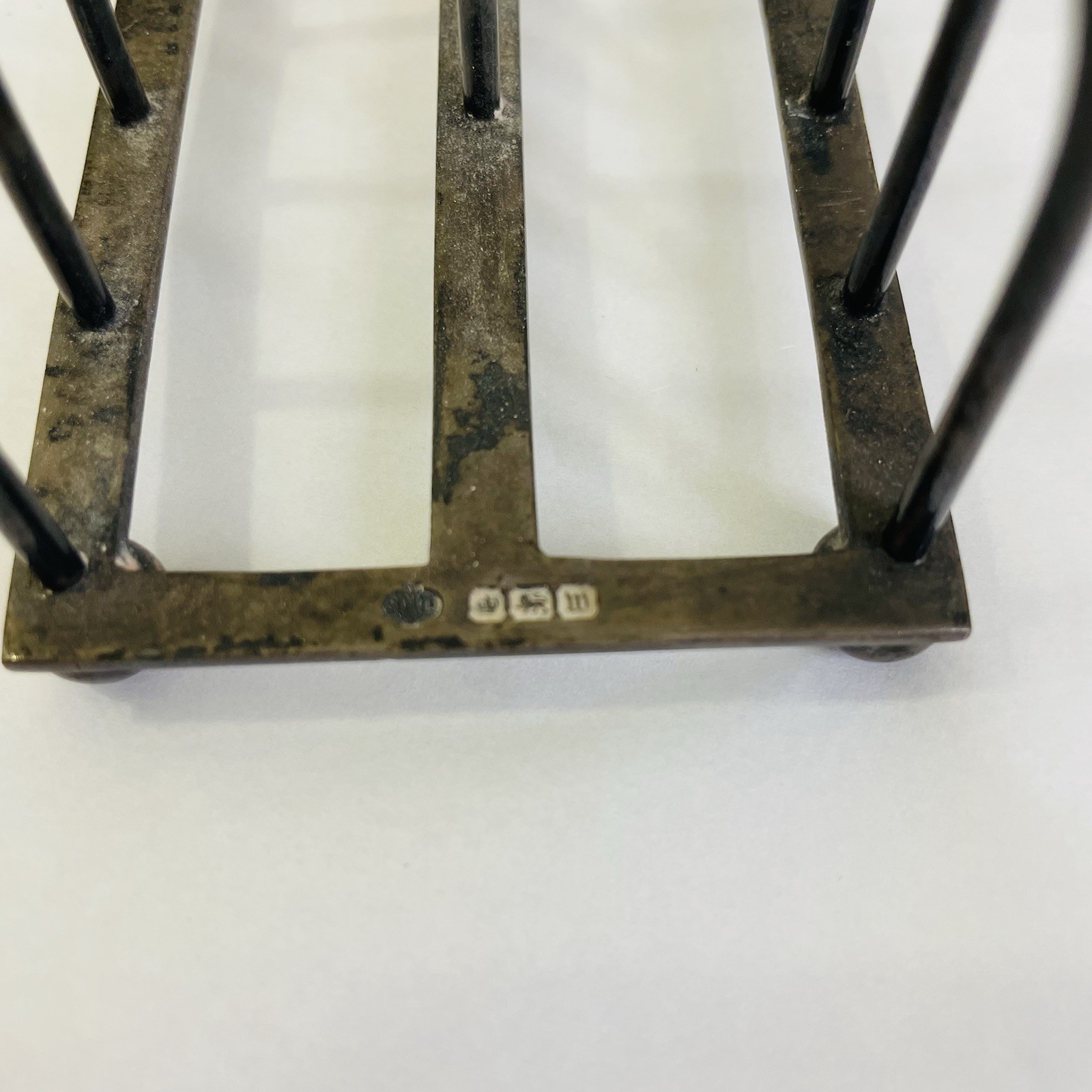 William Hutton Sheffield Sterling Silver Toast Rack with Feet 92g Hallmarked