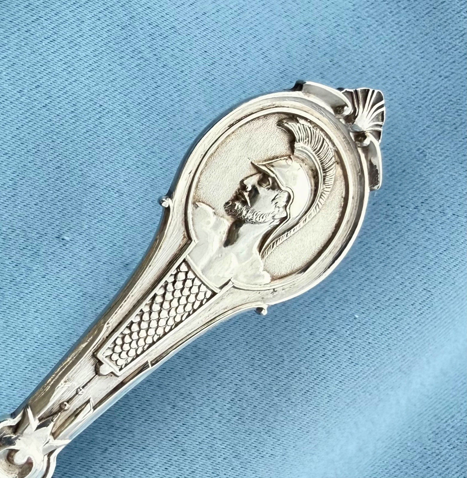 Wood & Hughs Coin Silver Medallion Pie Lifter Gold Wash 10 1/2 In No Mono 113 Gr