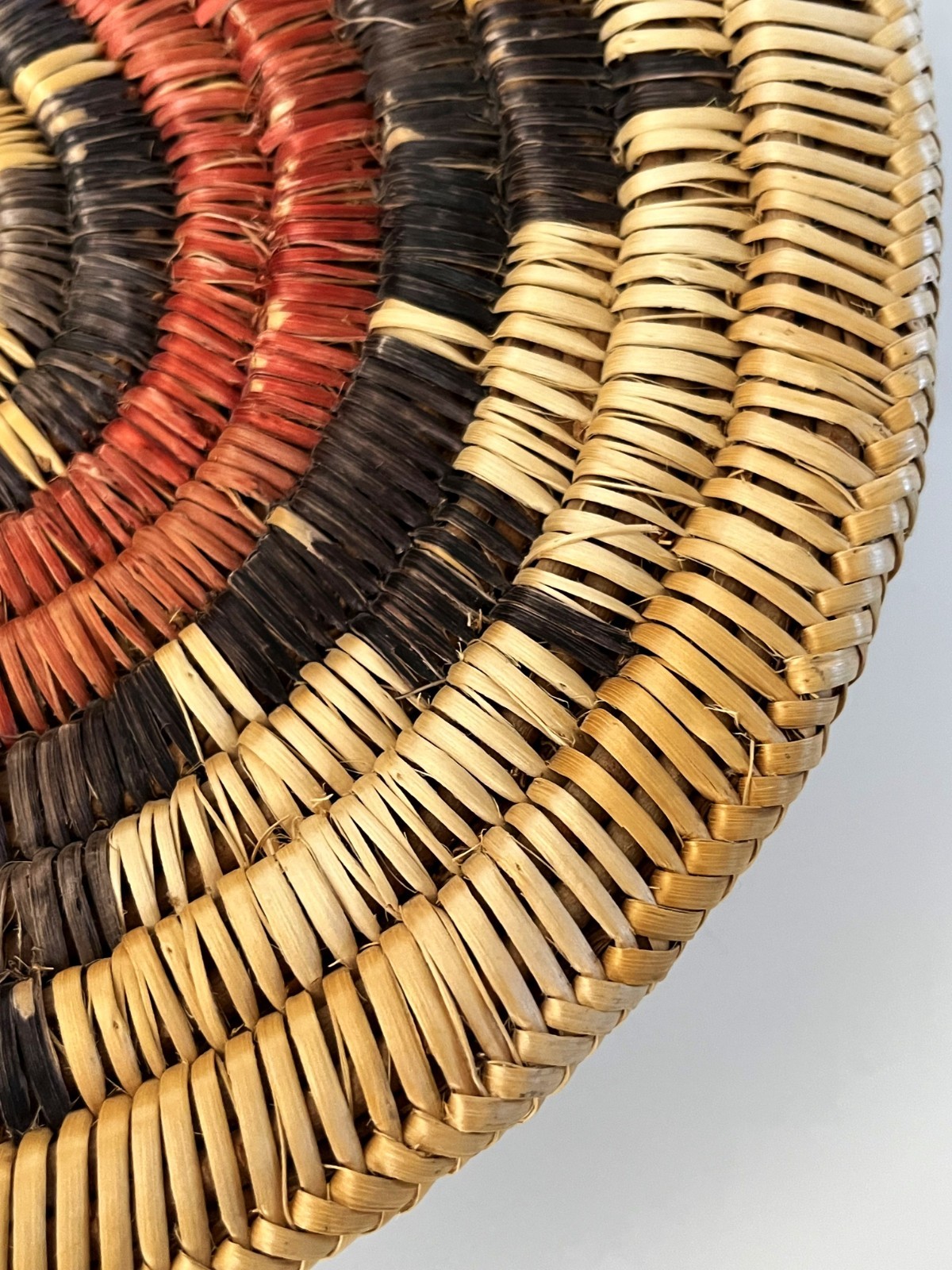 NAVAJO DINE HAND WOVEN 11" WEDDING BASKET TRAY C. 1970s NATIVE AMERICAN ART