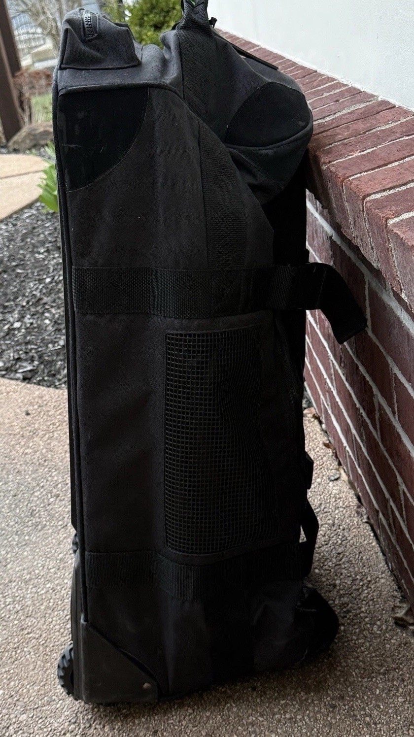 Akona Adventure Gear 31x15x15 XL Travel Dive Scuba Roller Bag Black Rain Cover