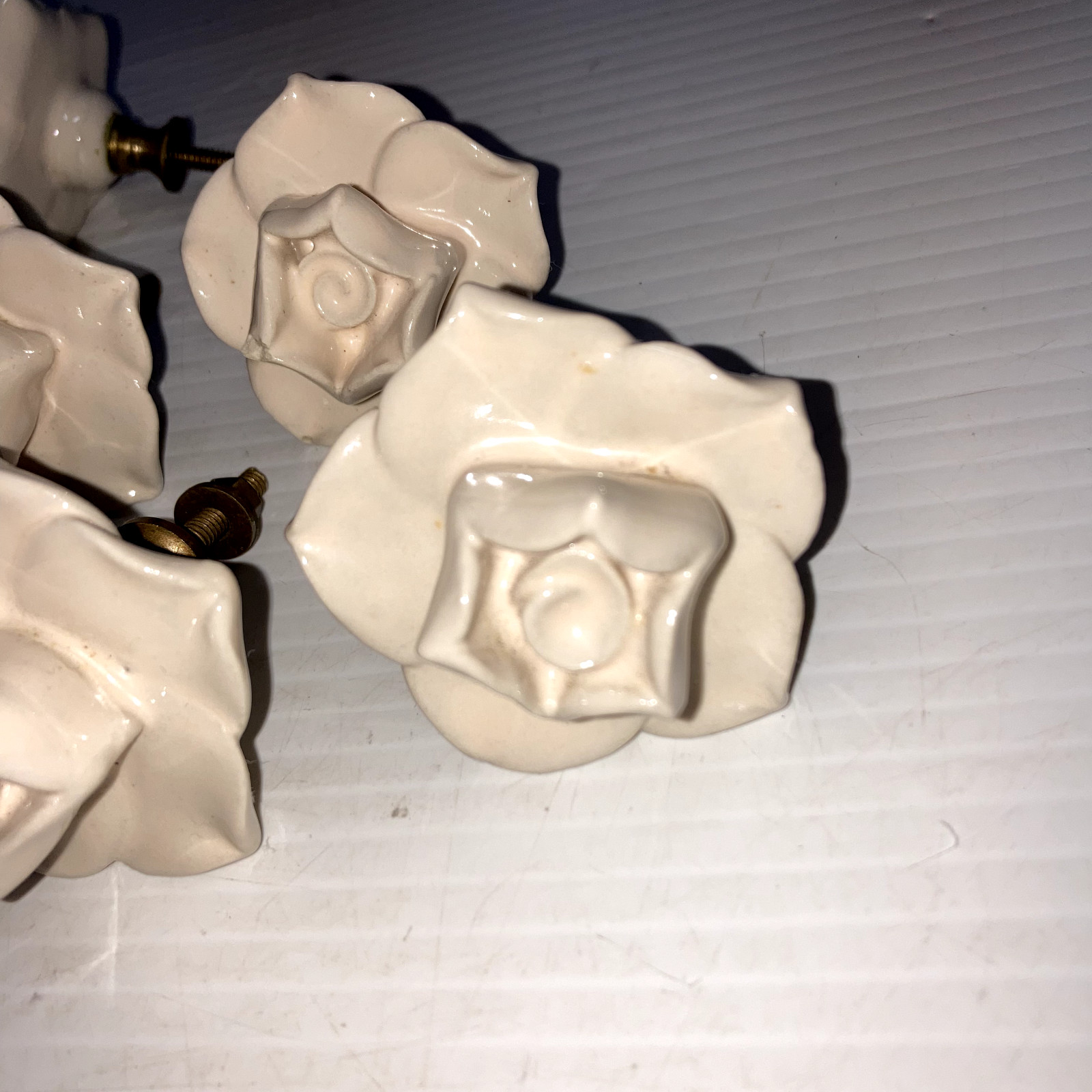 Ceramic Rose Shaped Drawer Pulls Knobs Set Of 8 Creme