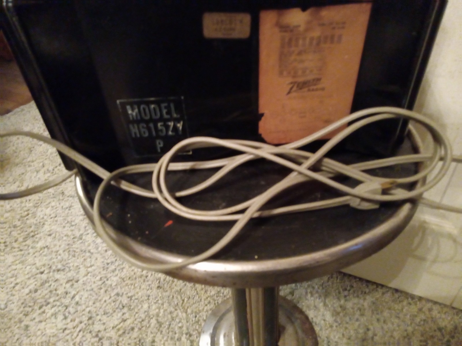 Vntg 1951 Zenith Brown Bakelite Gold Trim 6 Tube Radio Model H-615 ZY Working