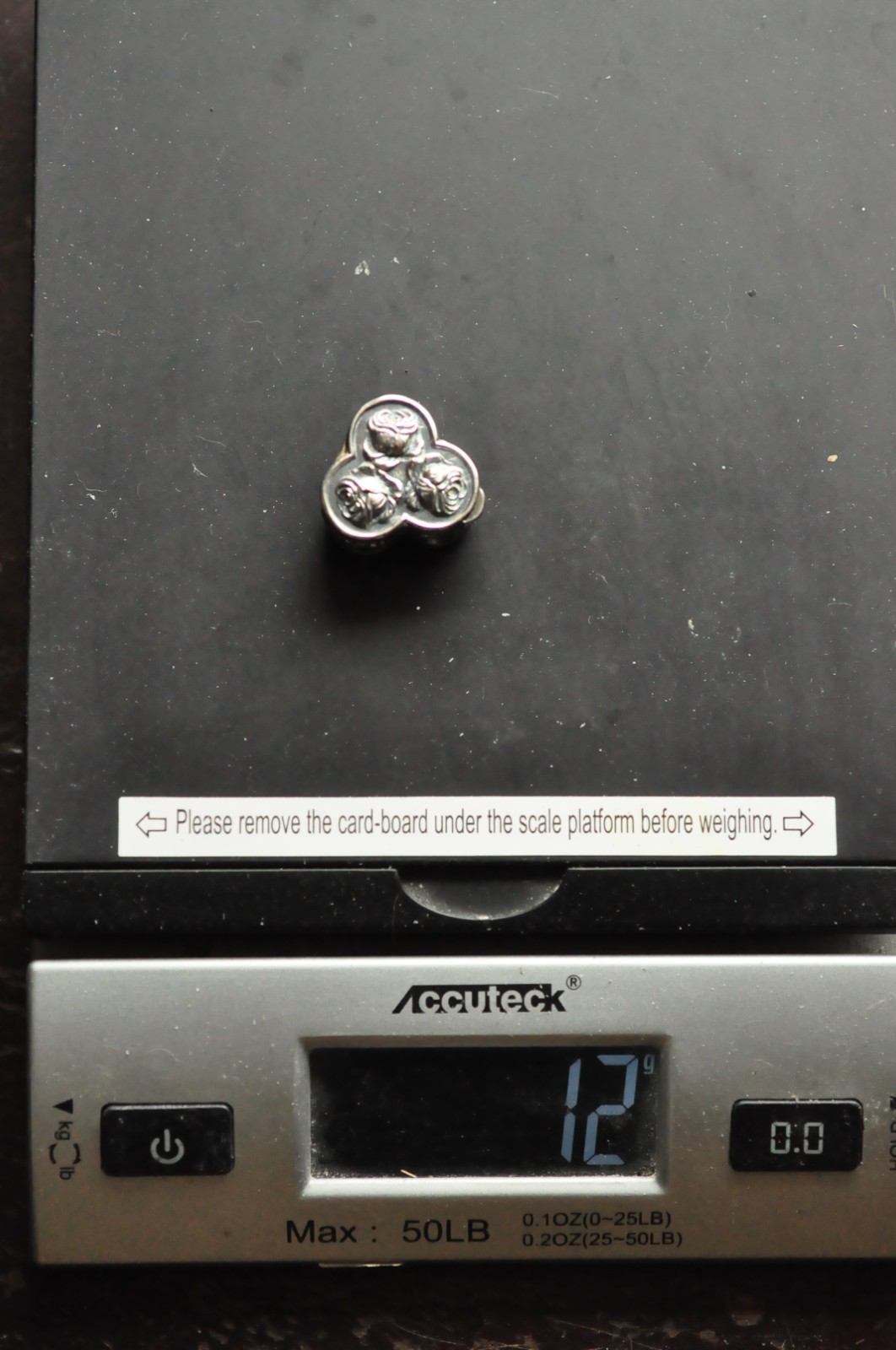 Vintage Sterling Silver Clover‑Shaped Pill Box – Three Rose Repoussé Panels 12g