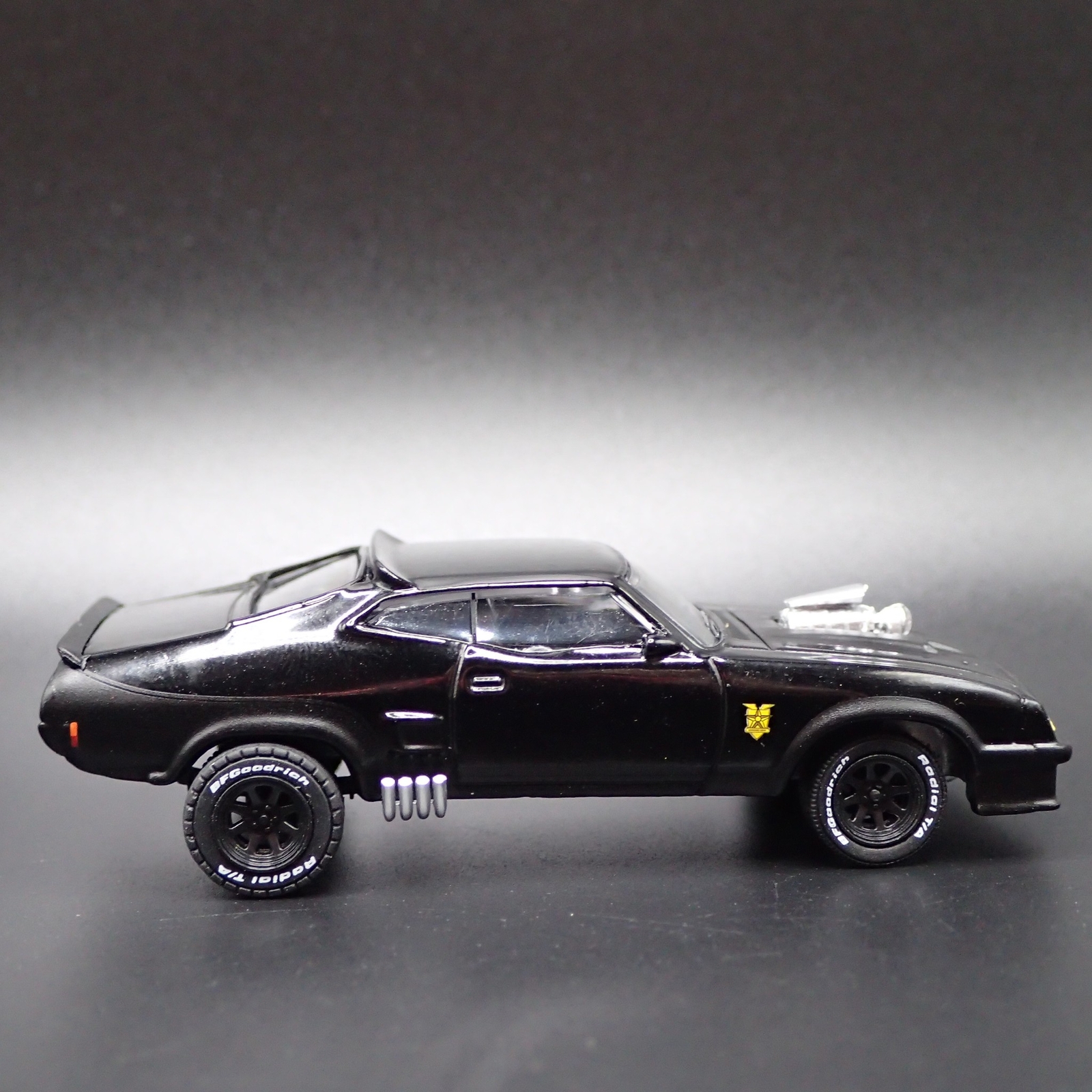 1973 FORD FALCON XB MAD MAX RARE 1:64 COLLECTIBLE DIORAMA DIECAST MODEL CAR