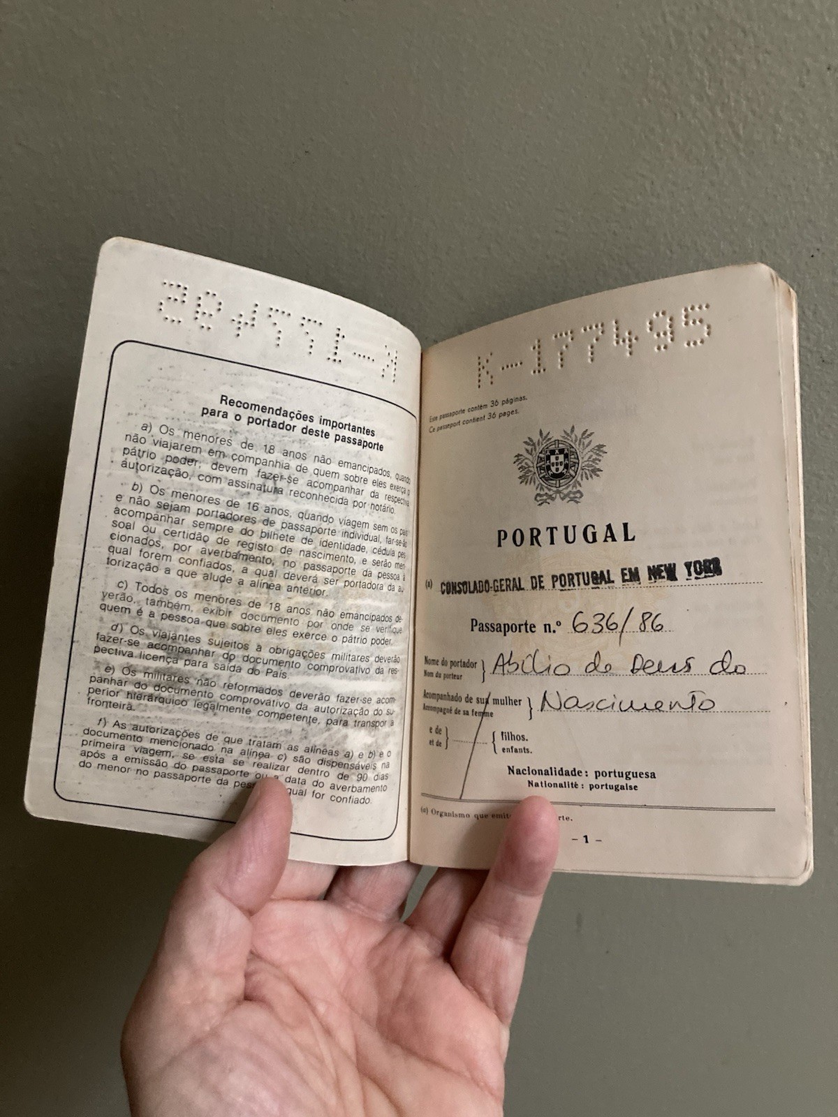 Vintage Portugal Passport New York Consular Revenue Stamp 1986 obsolete Passport