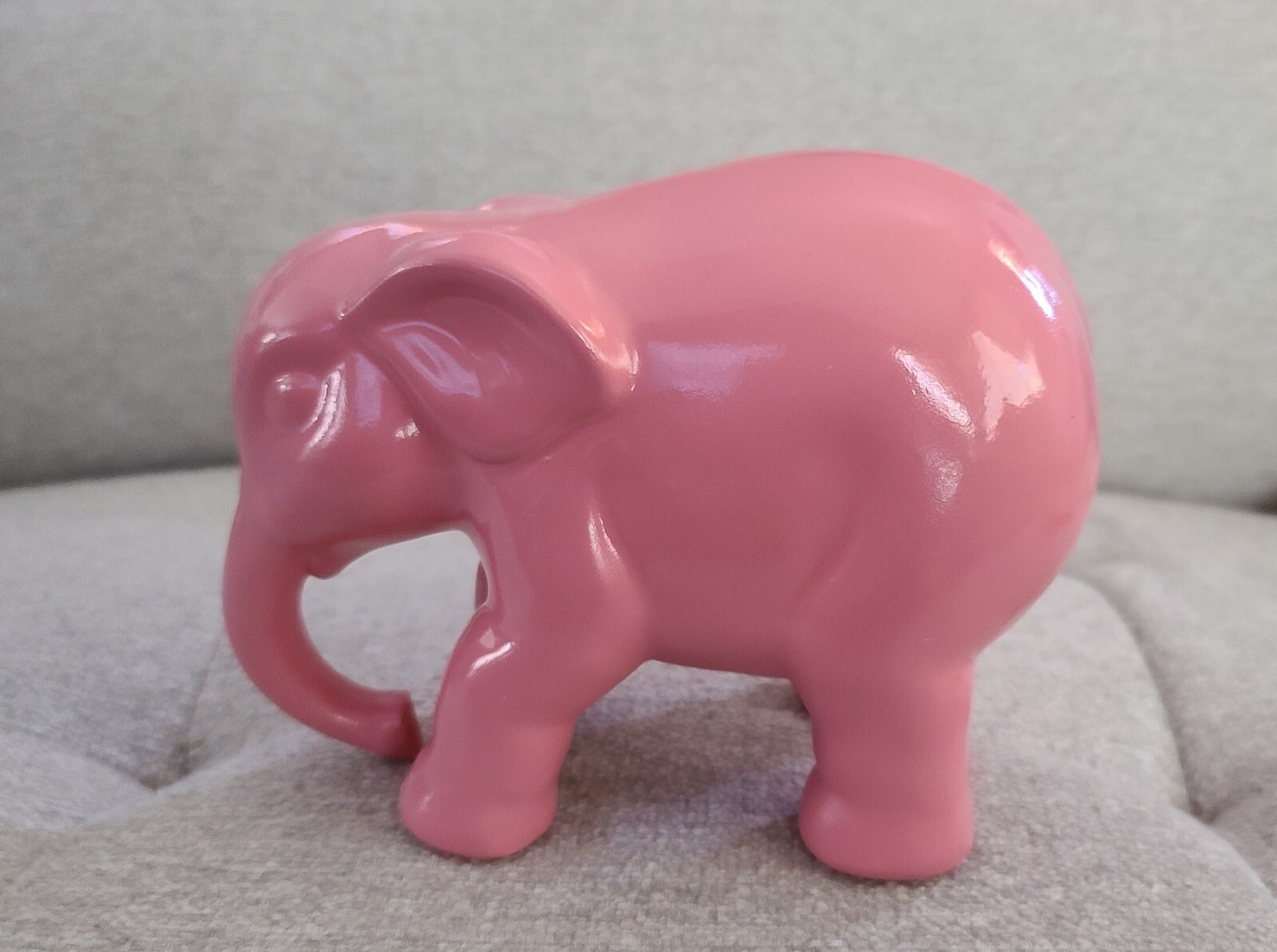 NEW Delirium Tremens Pink Ceramic Elephant 8"x6" Logo Belgian Beer Sculpture Bar