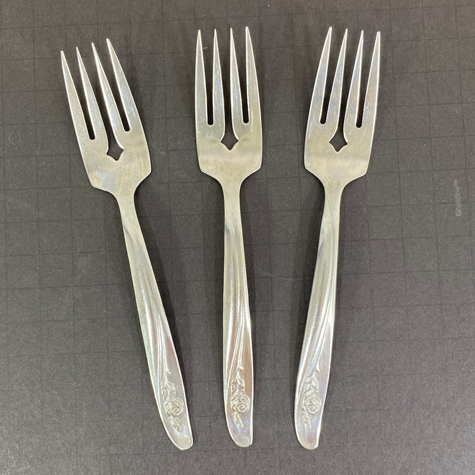 Oneida Custom Stainless ROSEANNE Flatware Set of 3 Salad Forks 6 1/4"