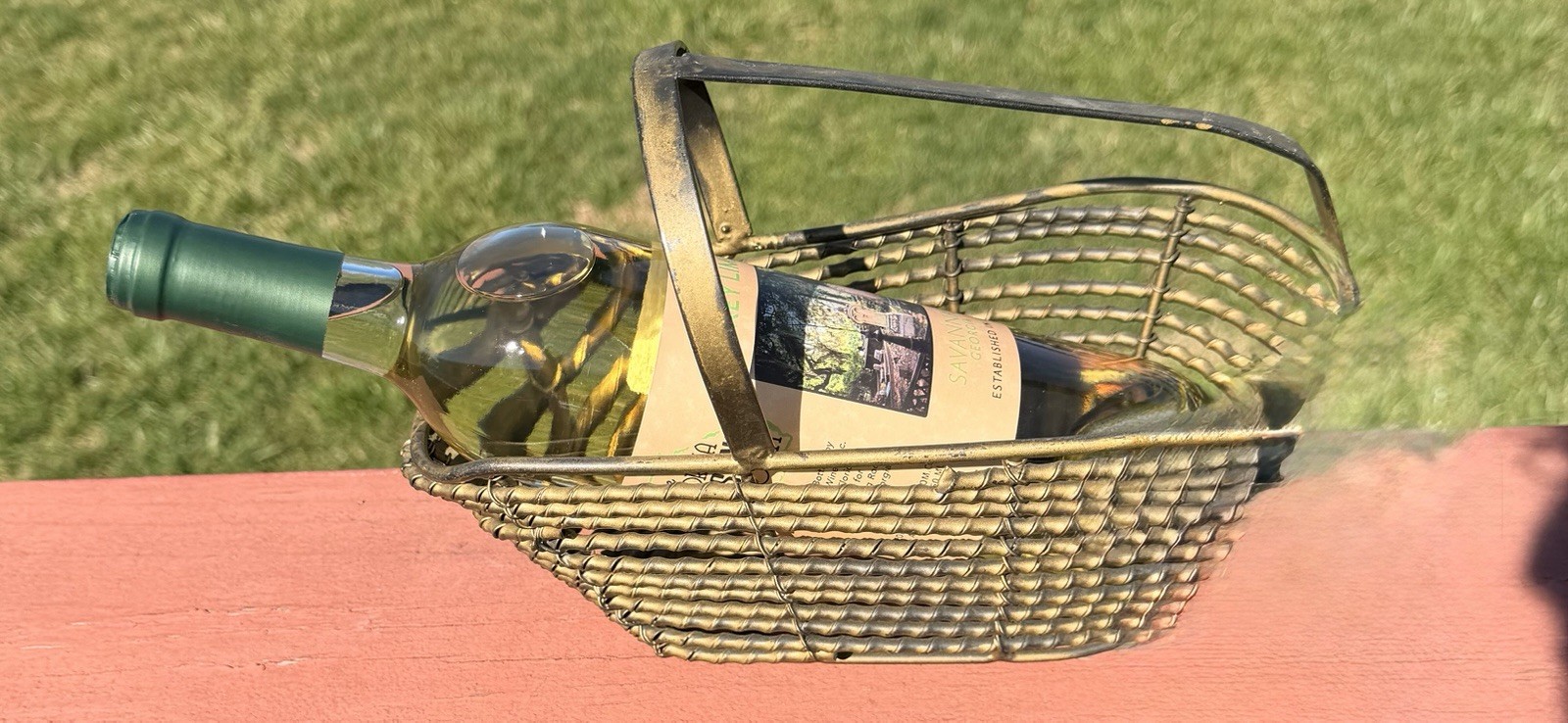 French Brass Finish Metal Twisted Or Rope Texture Wine Bottle Caddy 10.5”L