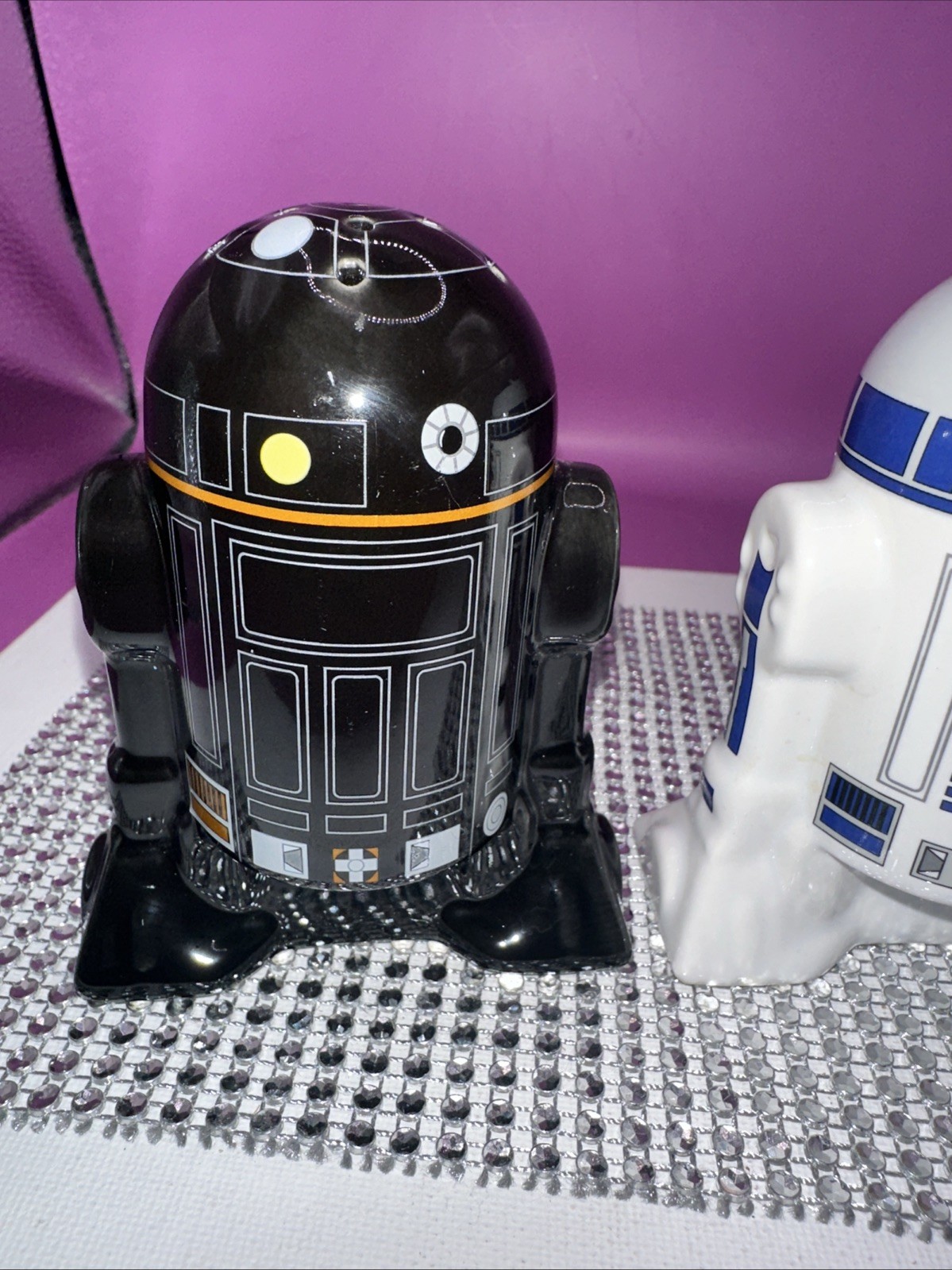 Star Wars Disney R2-D2 & R2-Q5 Droid Salt & 🧂 Pepper Shakers Ceramic 2013!