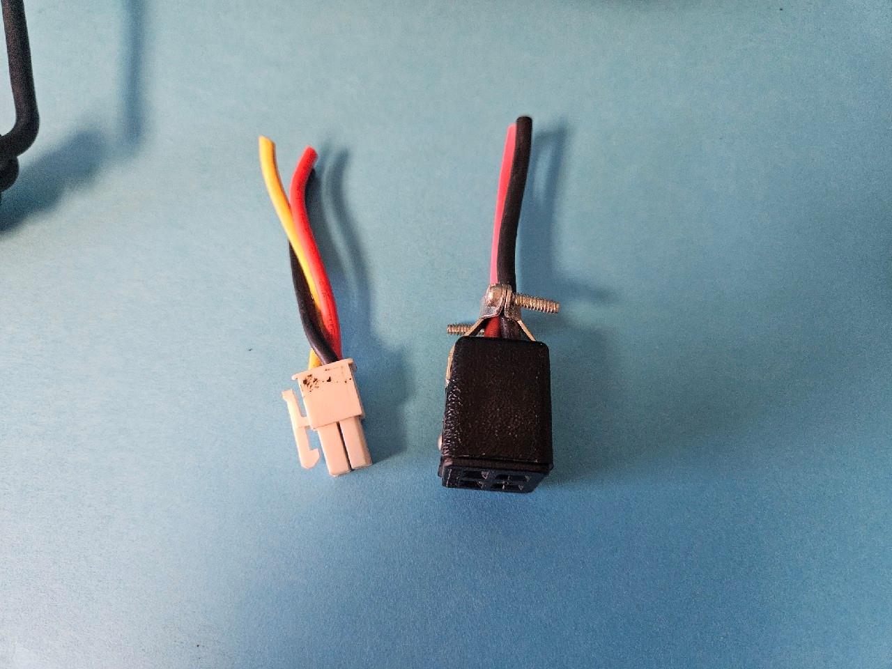 MOTOROLA XTS/MTP VEHICULAR ADAPTER NTN8560 N2001A W/ POWER AMPLIFIER MIC SPEAKER