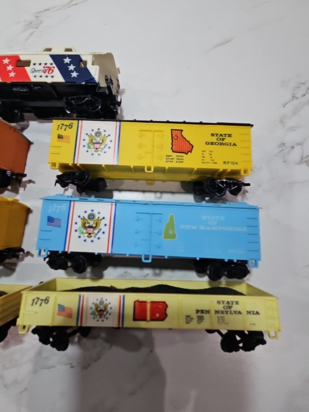ho train cars lot used, Spirit of 1776 train cars, 6 total and caboose