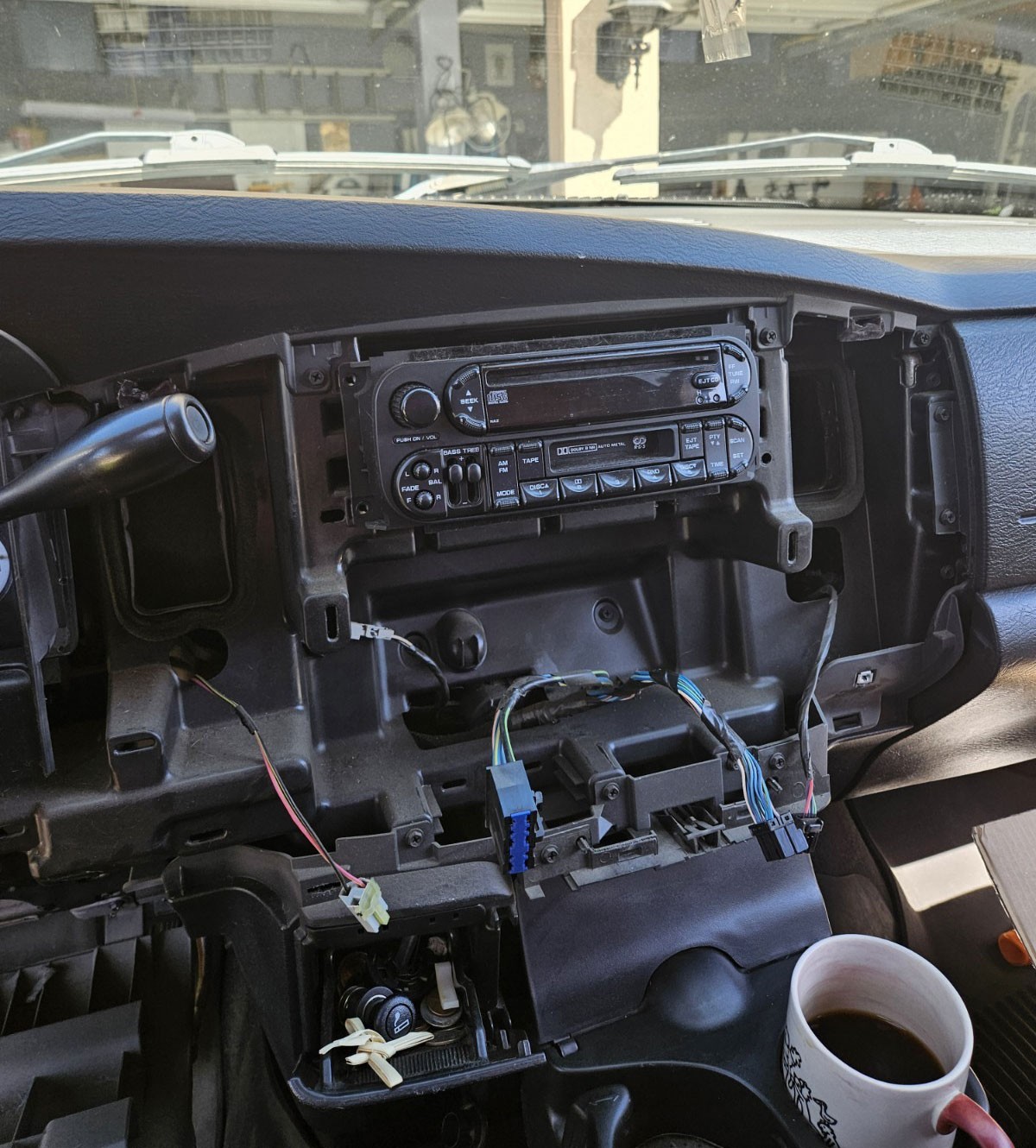 For 2002-2005 Dodge Ram Apple CarPlay Car Radio 8-Core 64GB Android 15 GPS WIFI