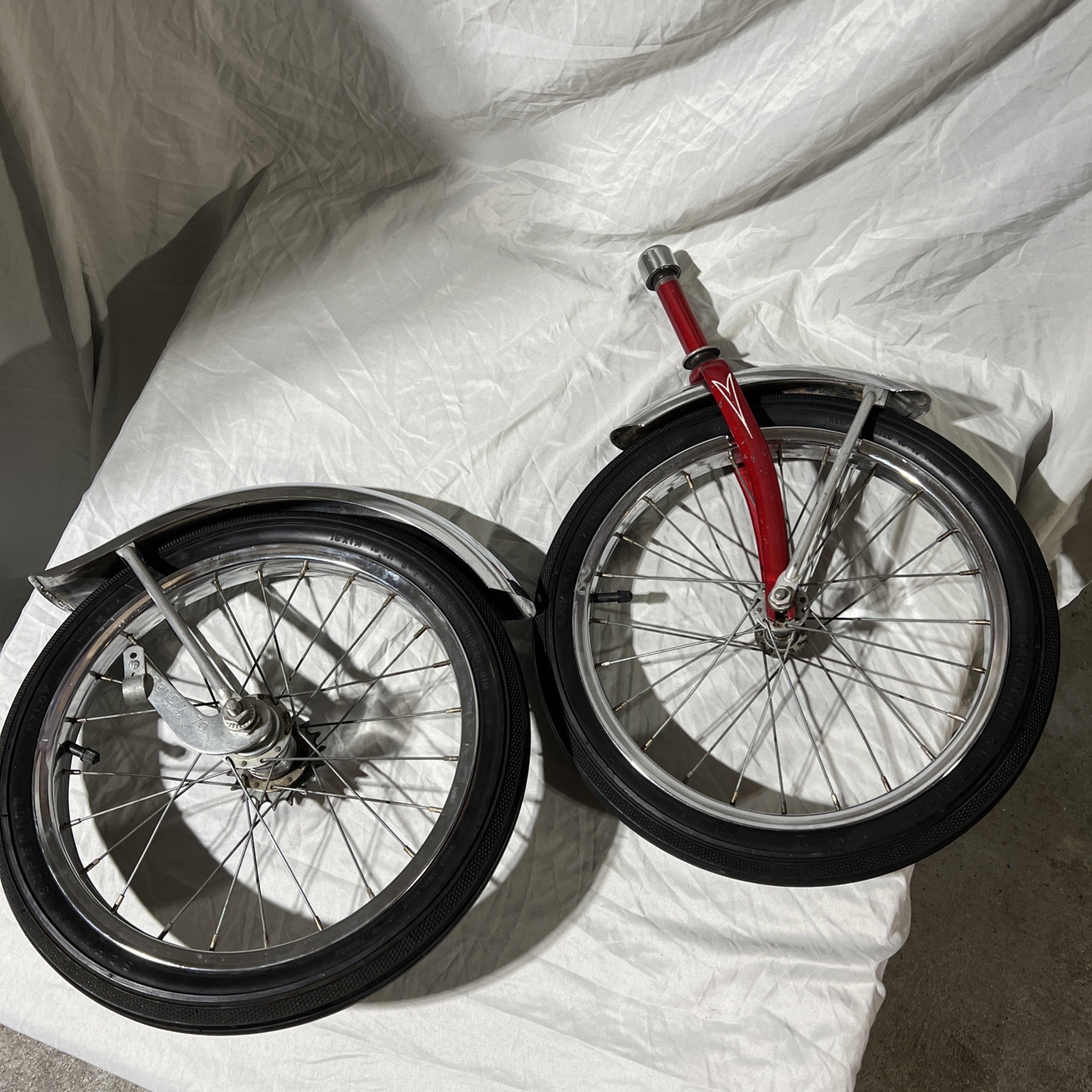 **** Vintage Red Schwinn Tires Rims Fenders NICE Stingray PIXIE 16” Wheels ****