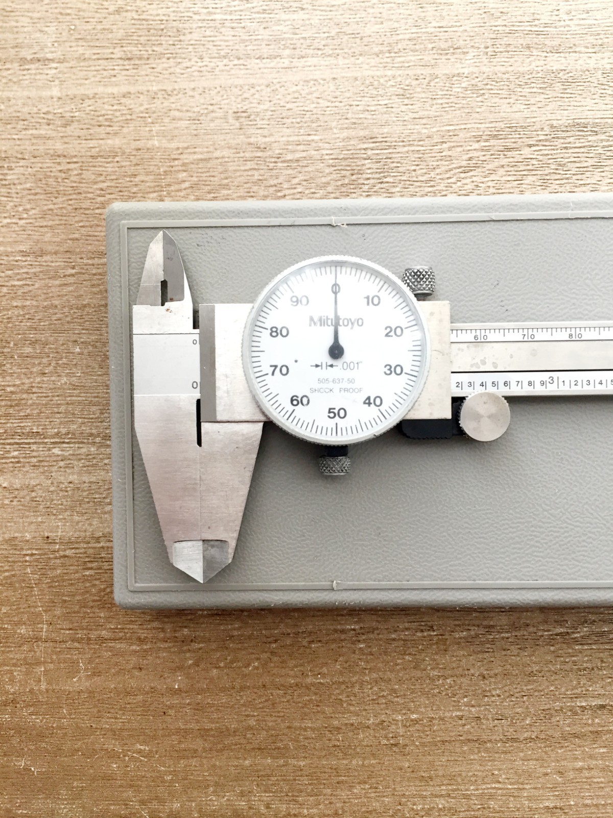 Mitutoyo Dial Caliper 6" Calibrated 505-637 .001" 6” With Case - Made In JAPAN