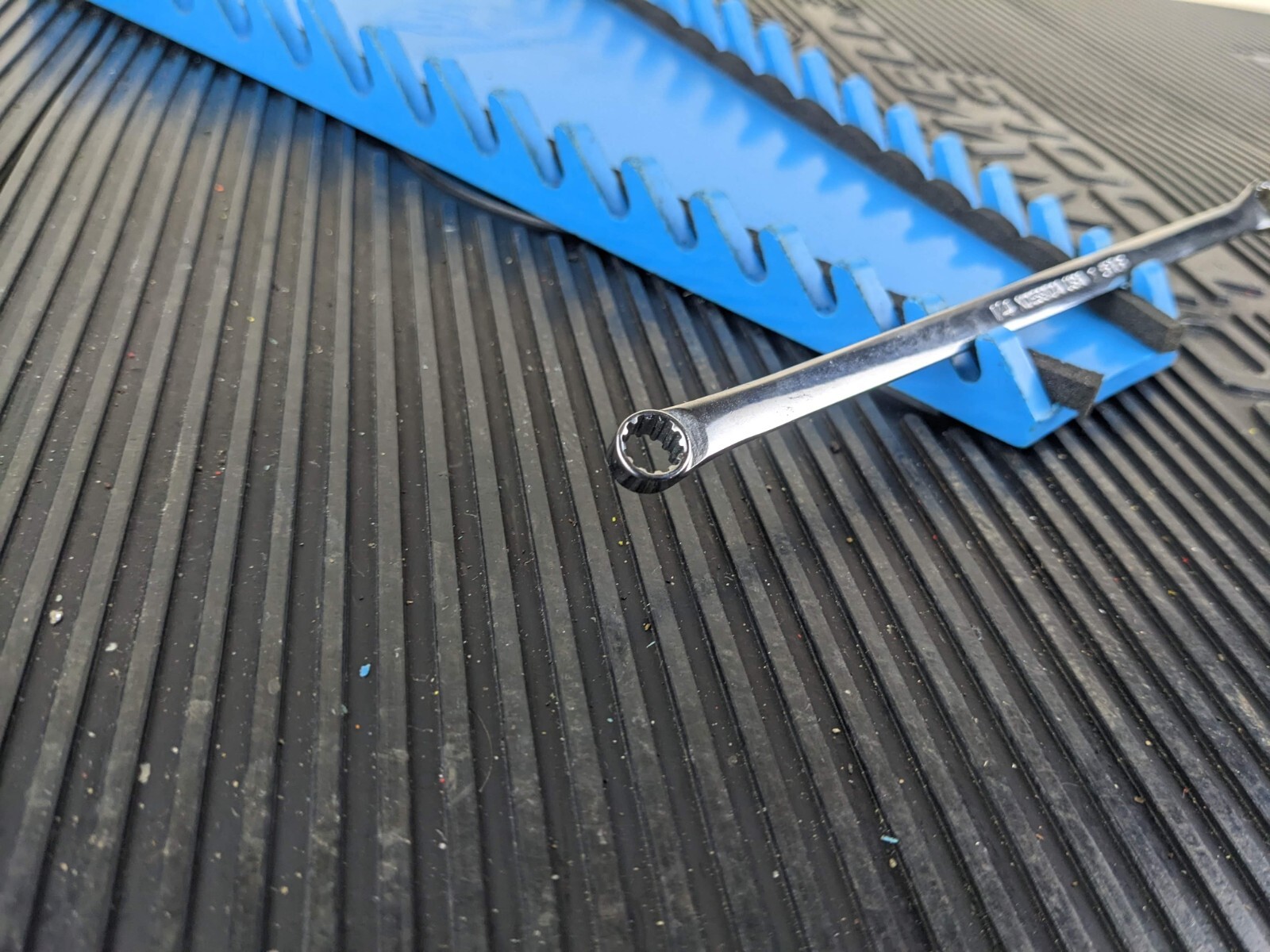 #ax518 NEW Snap On 1/4” x 5/16” SAE SPLINE XDES810a 15 degree Offset Box Wrench