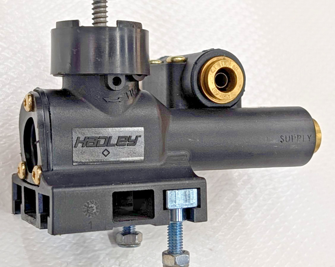 2607243C92 International Link Hadley Height Control Valve W/ Dump 2607243C93