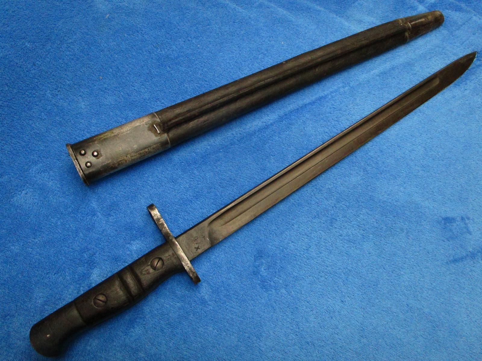 ORIGINAL WW1 ENGLISH M1913/17 ENFIELD BAYONET AND SCABBARD MADE BY WINCHESTER