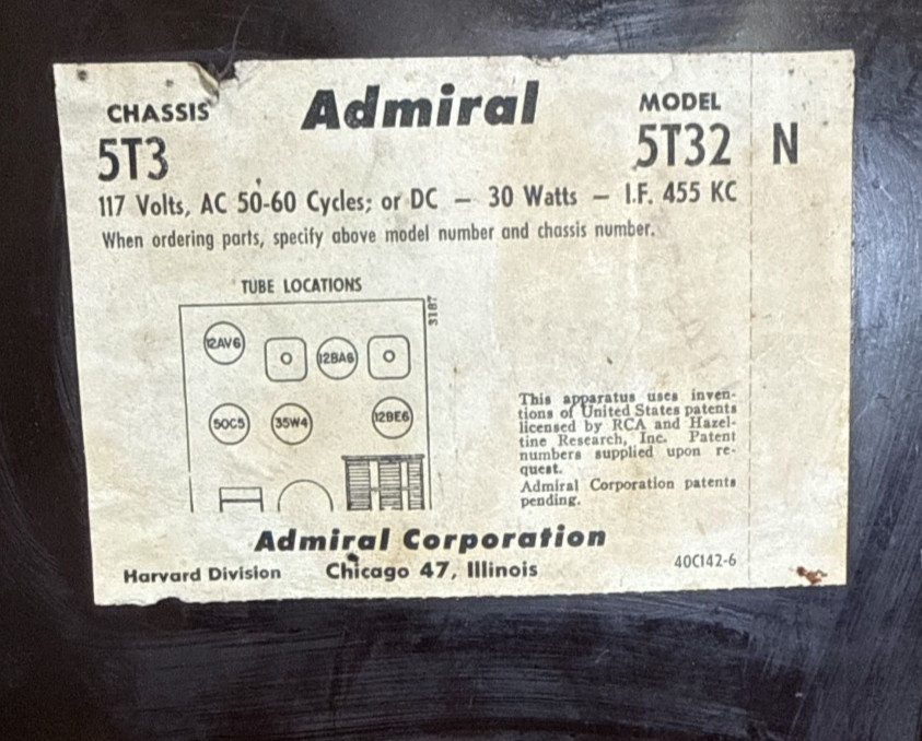 Working Retro Admiral Model 5T32 AM Tube Tabletop Radio Brown Bakelite