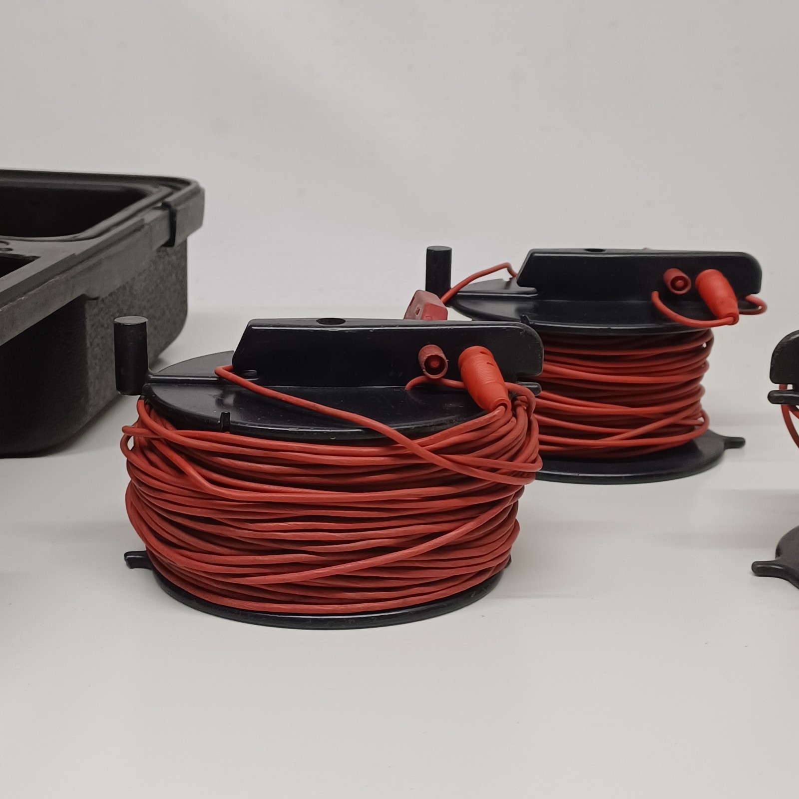 Fluke 1623 Earth Ground Resistance Tester Kit GEO w/ Leads & Case