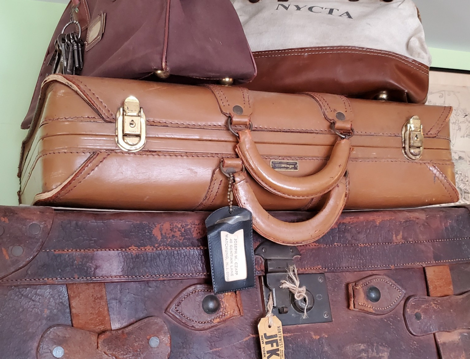 Vtg 1940-50s Cowhide Leather WINGS Suitcase Flight Luggage Carry-On 22”X 19”X 6”