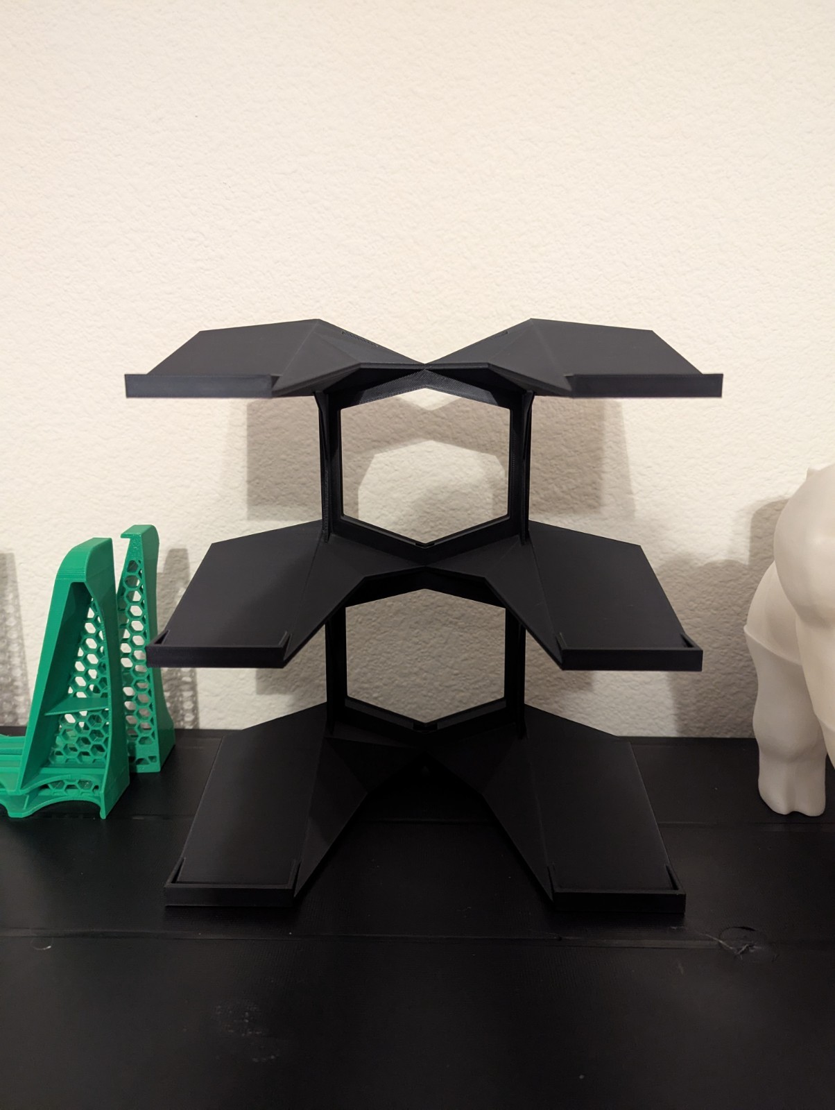 Lightweight 1:18 Scale Model Car Display Stand – Holds 3 Cars