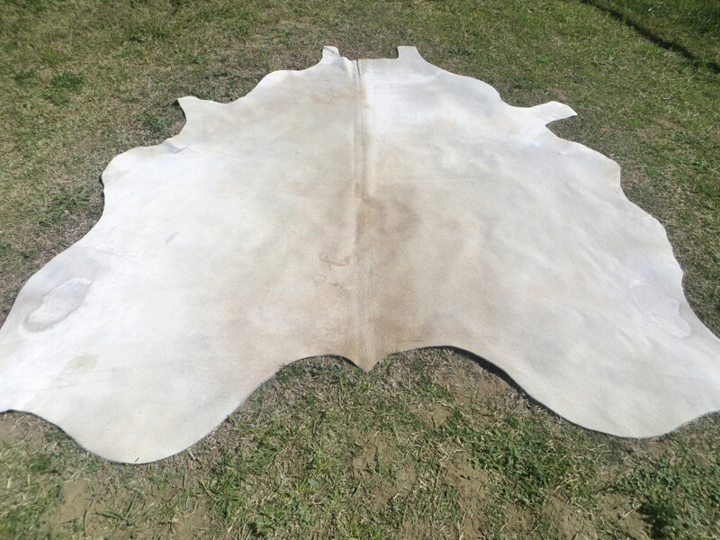MAKE OFFER !! LARGE WHITE Cowhide Rug natural HAIR ON Cow Hide Skin light gray