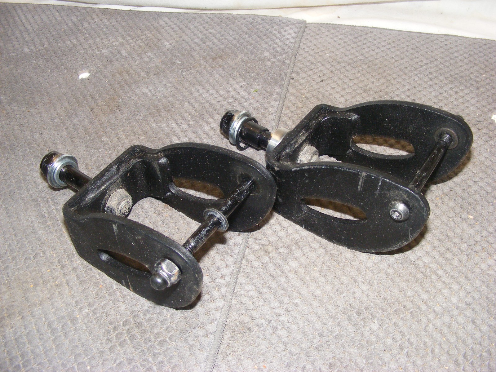 MERITS VISION SUPER P3271-ARMUB MOBILITY CHAIR & MORE PAIR OF CASTER WHEEL FORKS