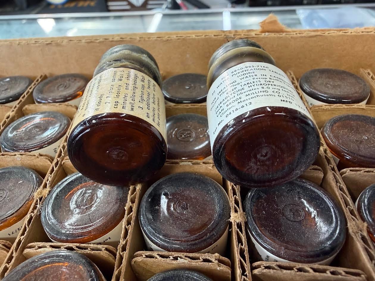 MILITARY ISSUE WATER PURIFICATION TABLETS - VIETNAM ERA - 2/71 - NOS -