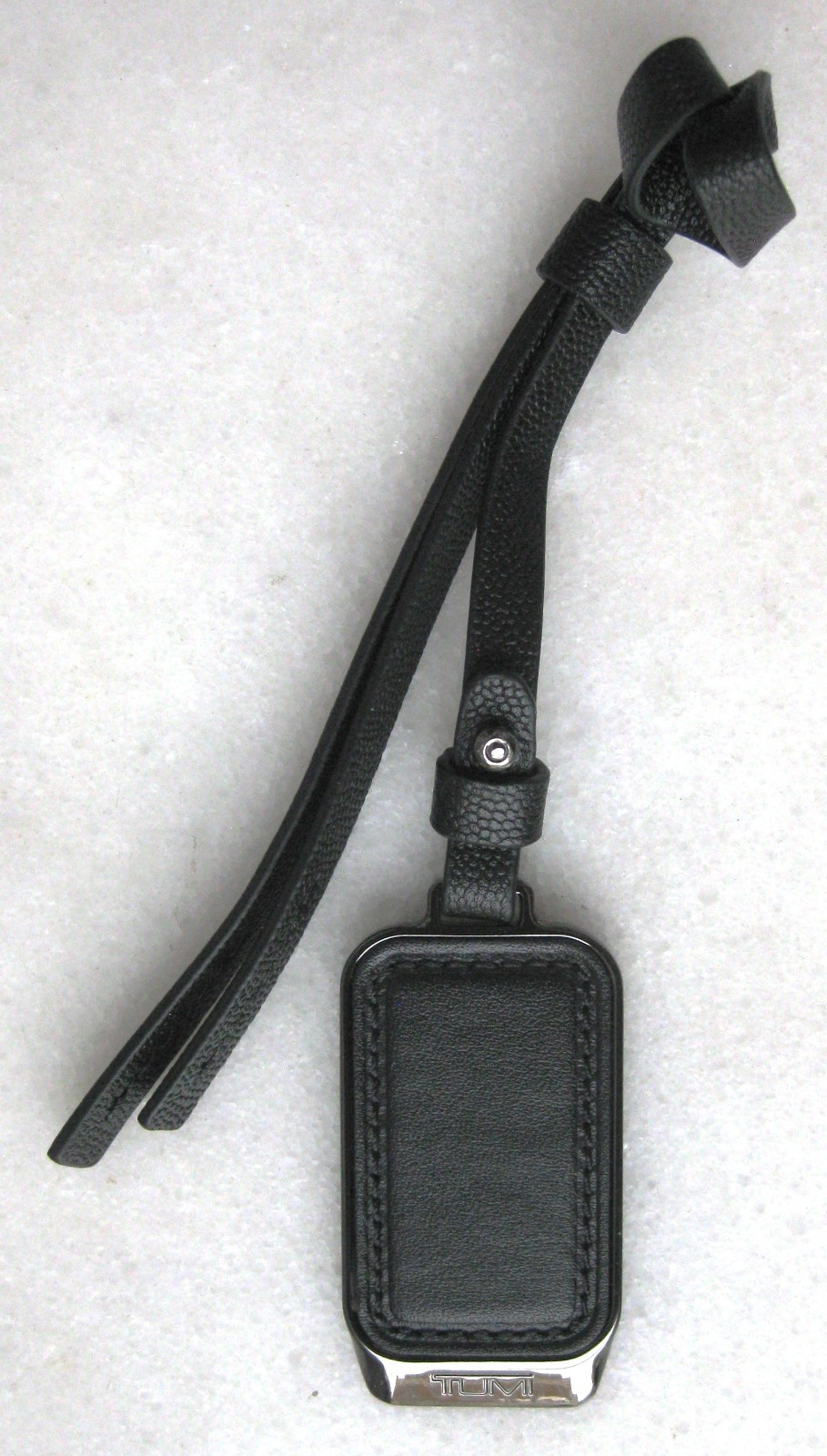 TUMI TAG, NEW, Black Leather, Silver-color metal plate, Model: Purse Voyage