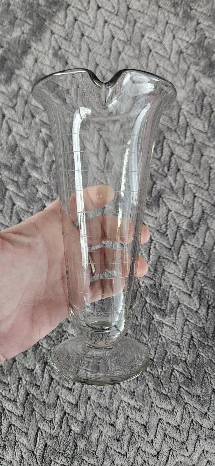 WHITALL TATUM Etched Glass Apothecary Footed Cup Measuring Beaker 8oz 7.5"