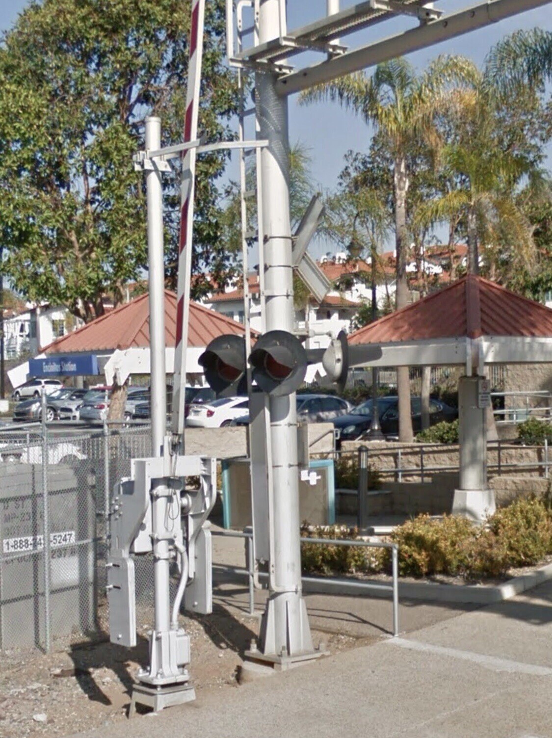 HO (2) Modern “Full Height” Crossing Gates w/ LED’s - NJ International, Walthers