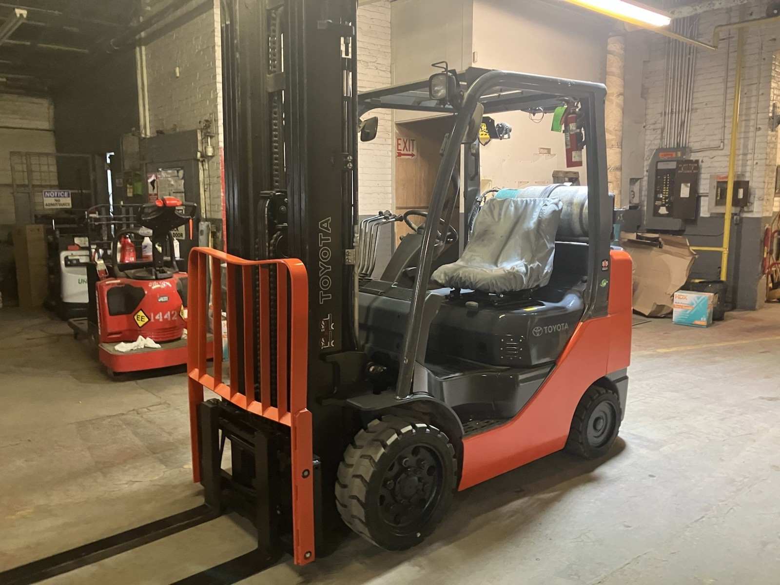 2020 Toyota 6000 LB Forklift With Side Shift and Triple mast